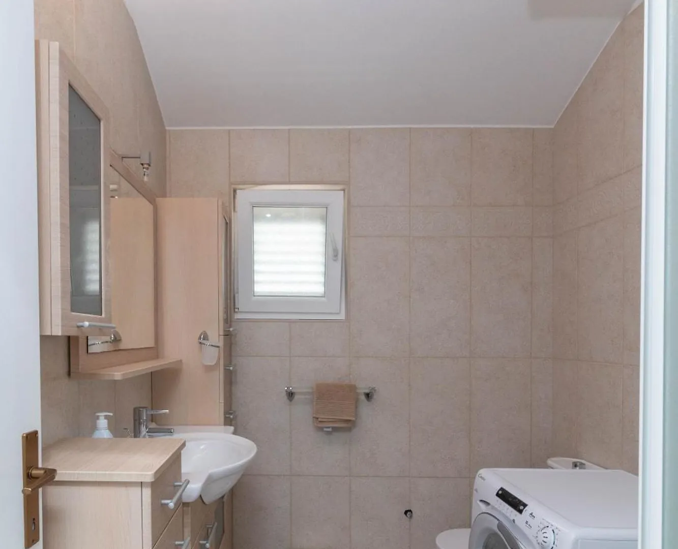 New! Beachfront Apartment With Seaview - Ta Leut Agency Privlaka  Kroatien