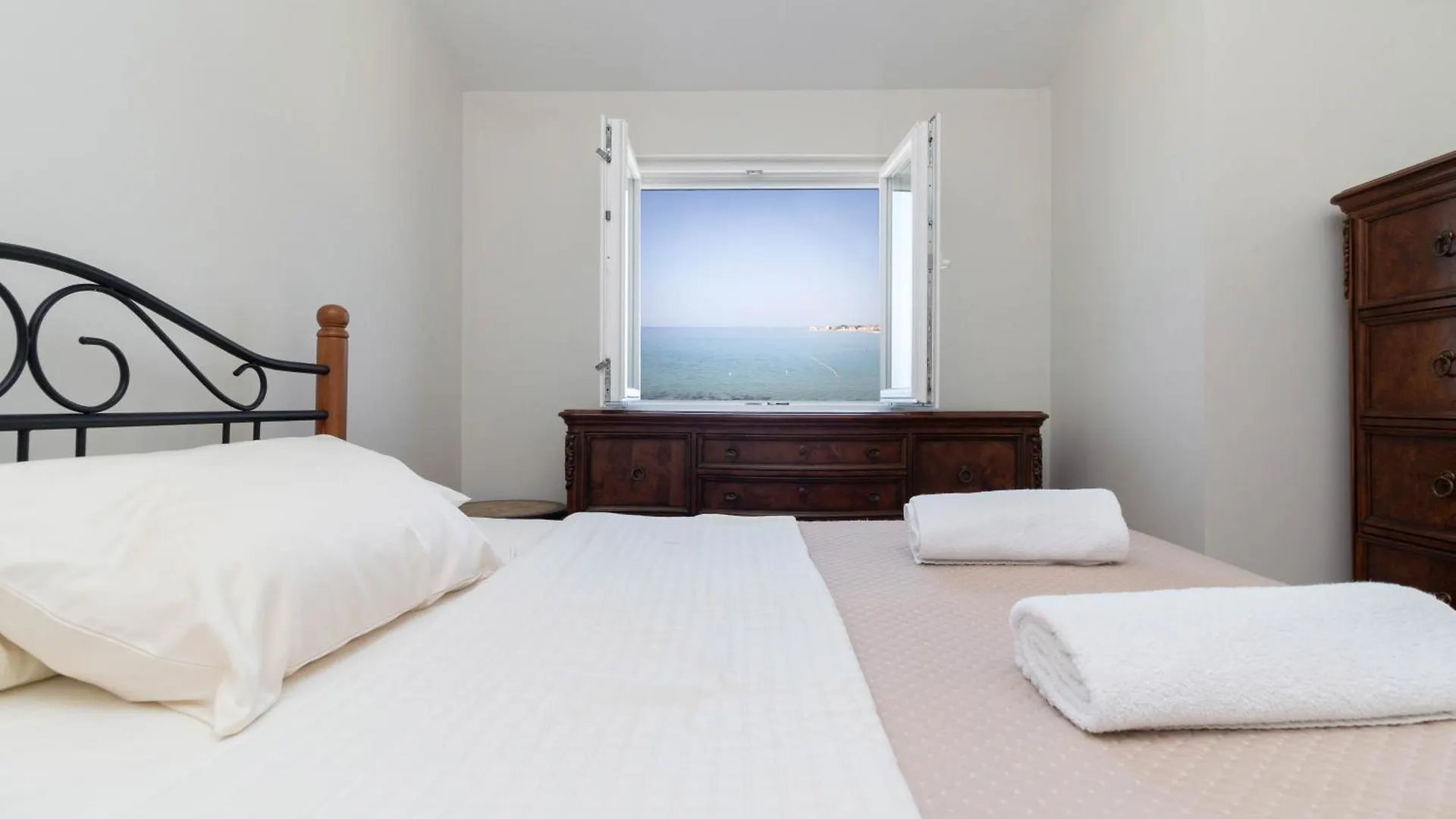 New! Beachfront Apartment With Seaview - Ta Leut Agency プリヴラカ