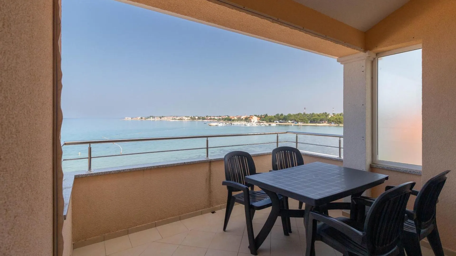 New! Beachfront Apartment With Seaview - Ta Leut Agency Privlaka  Kroatien