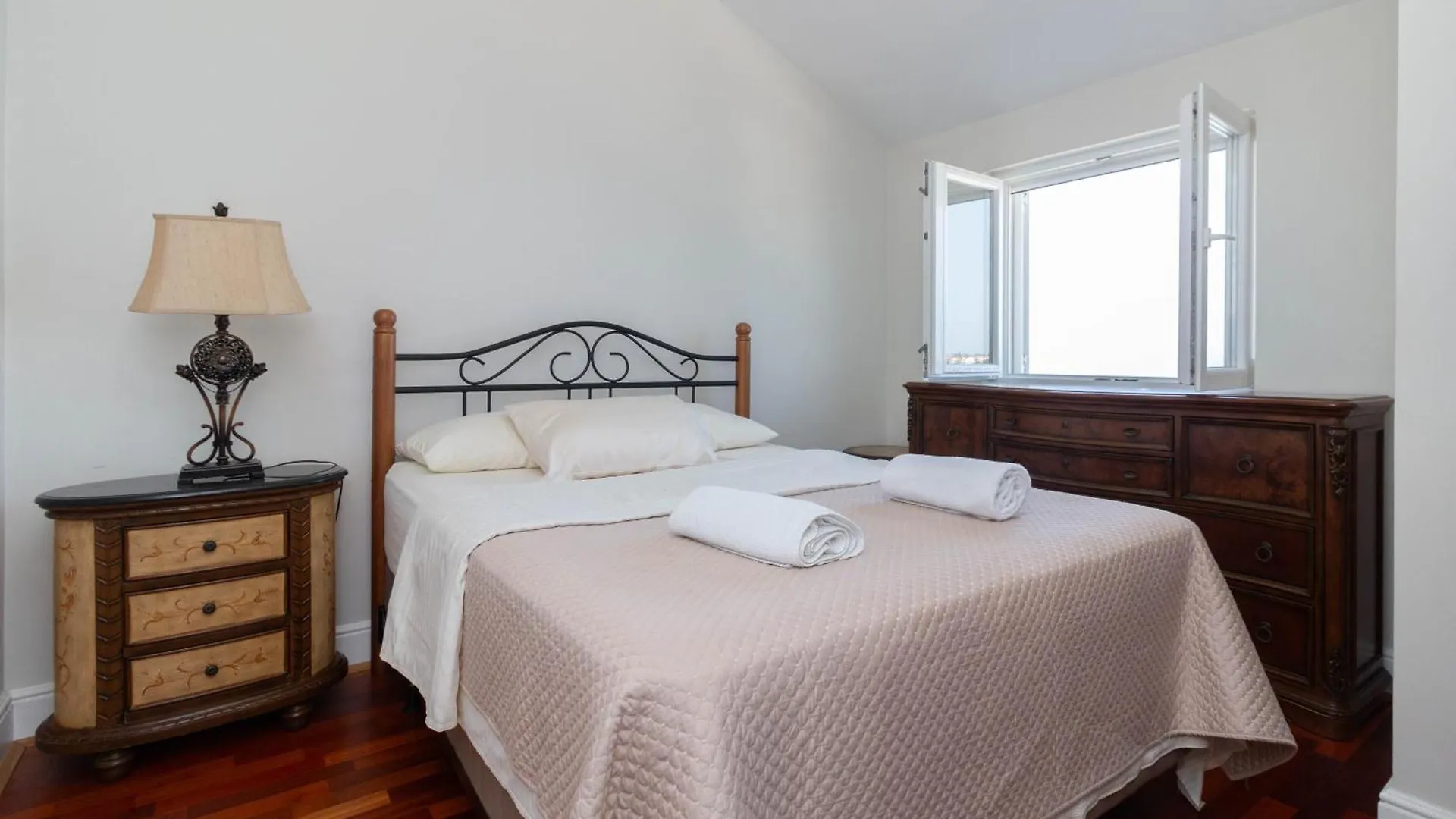 New! Beachfront Apartment With Seaview - Ta Leut Agency Privlaka