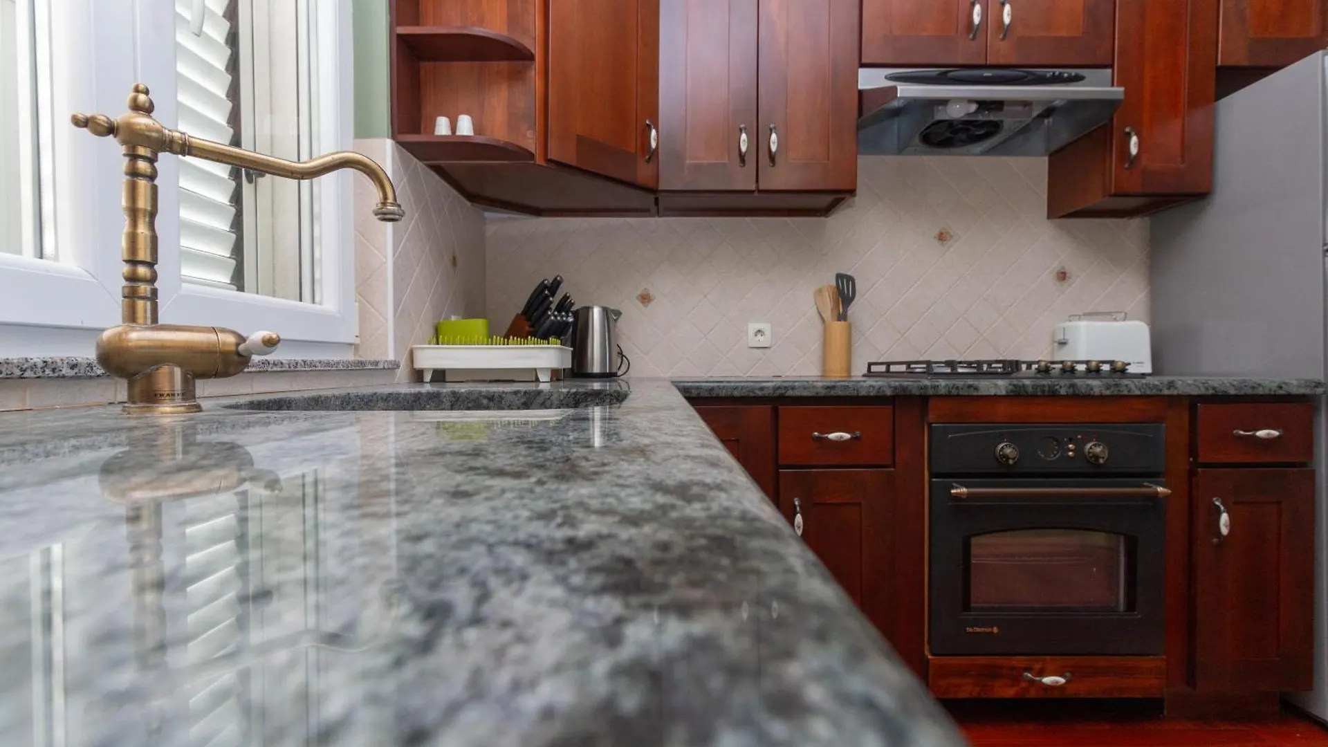 New! Beachfront Apartment With Seaview - Ta Leut Agency プリヴラカ 0*,  クロアチア