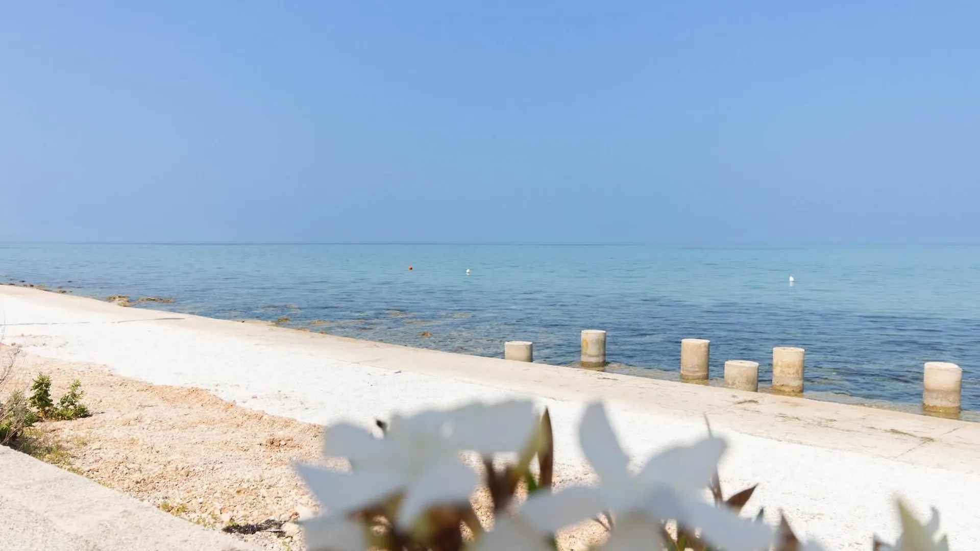 New! Beachfront Apartment With Seaview - Ta Leut Agency プリヴラカ